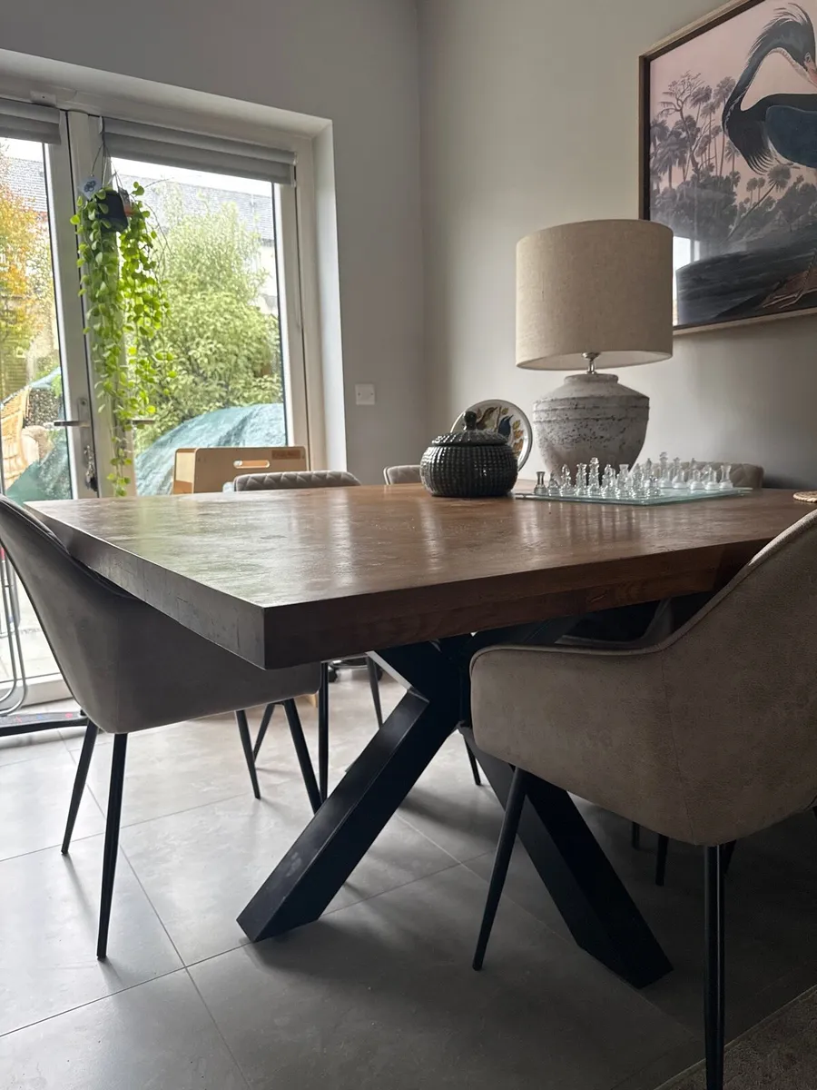 Heathfield Holburn Dinning table - Image 1