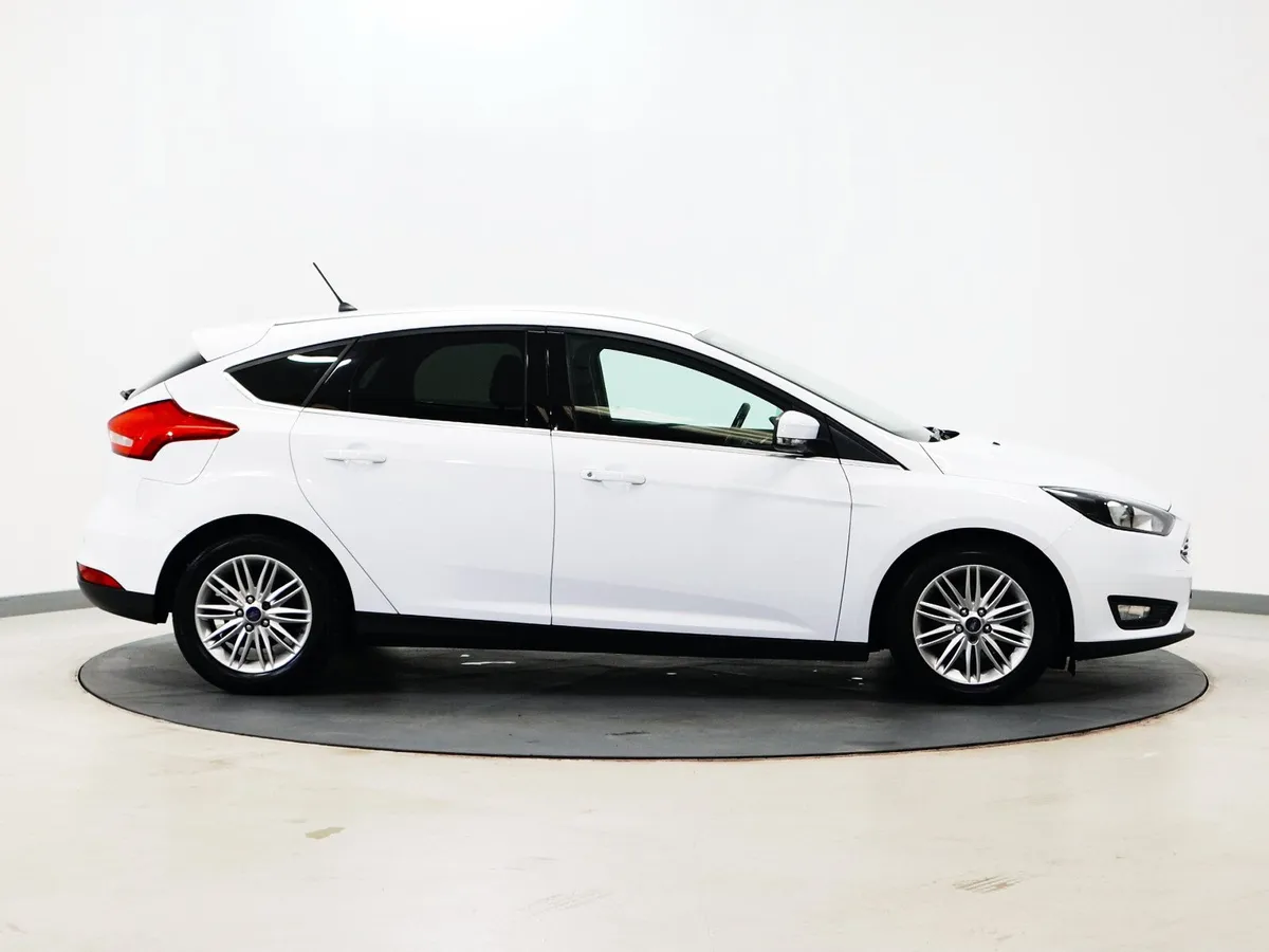 *4* 2017 Ford Focus 1.0 zetec - Image 3