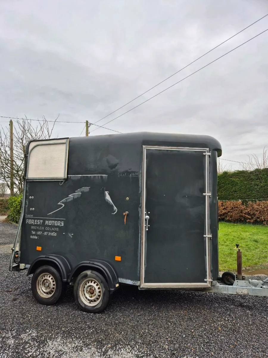 Cheval 2003XL Horse Trailer (2006 manu.) - Image 1