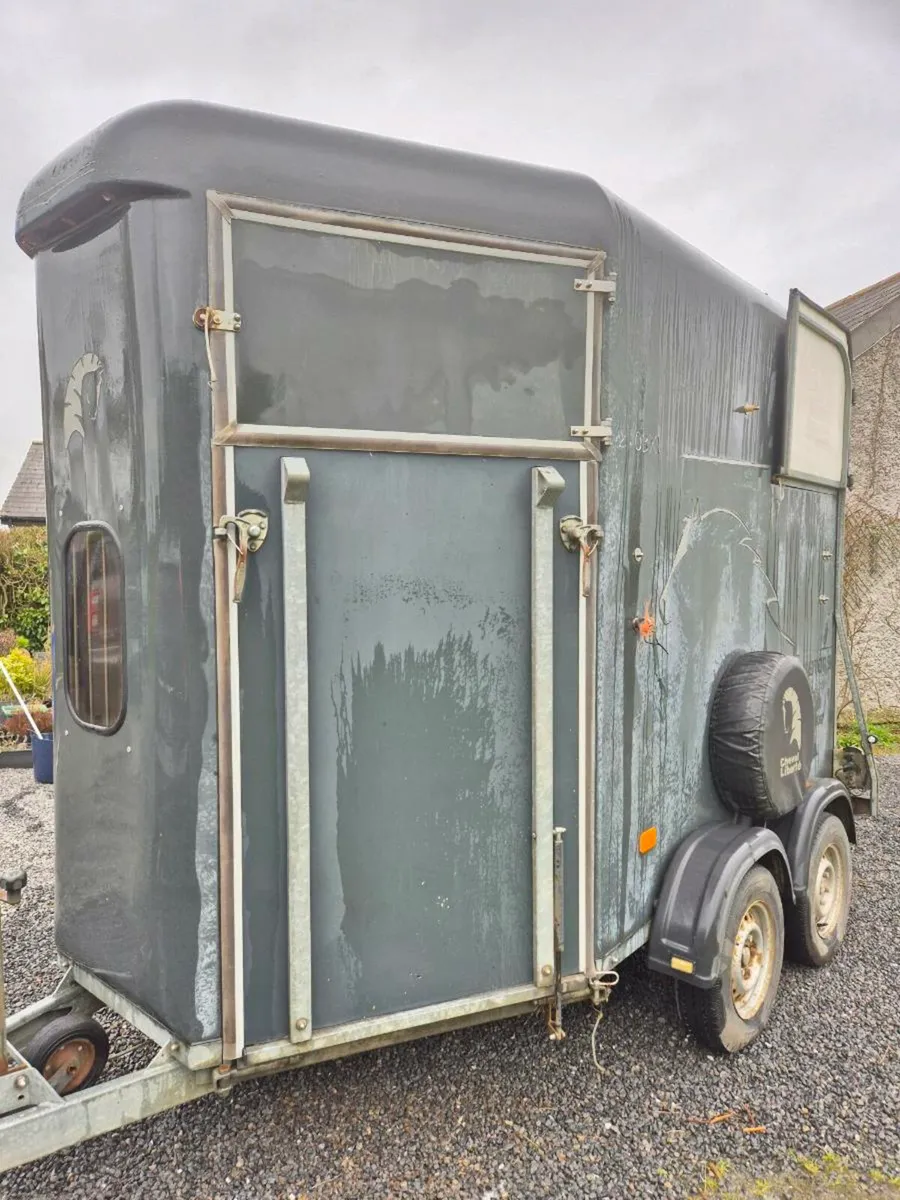 Cheval 2003XL Horse Trailer (2006 manu.) - Image 2