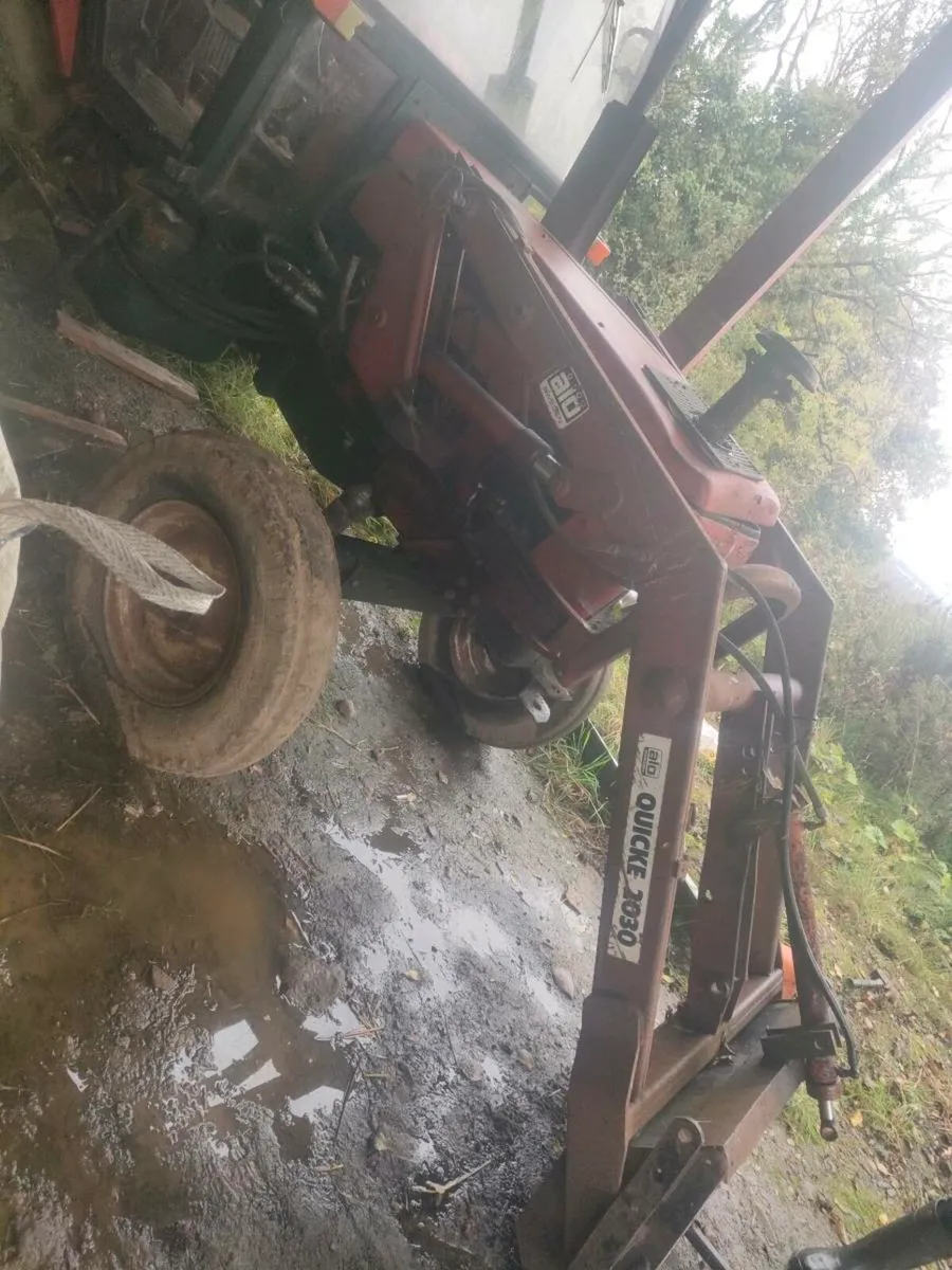 Front loader - Image 1