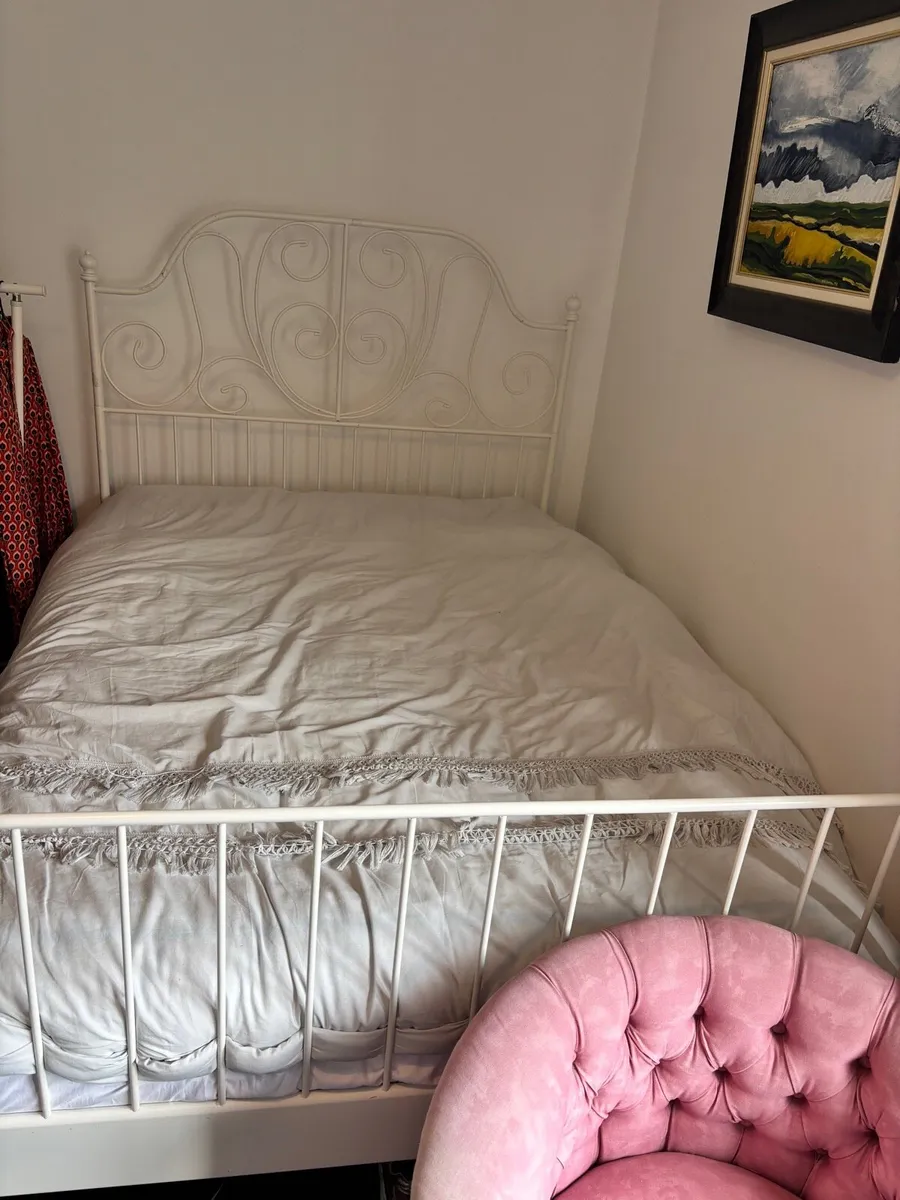 Bed with mattress - Image 1