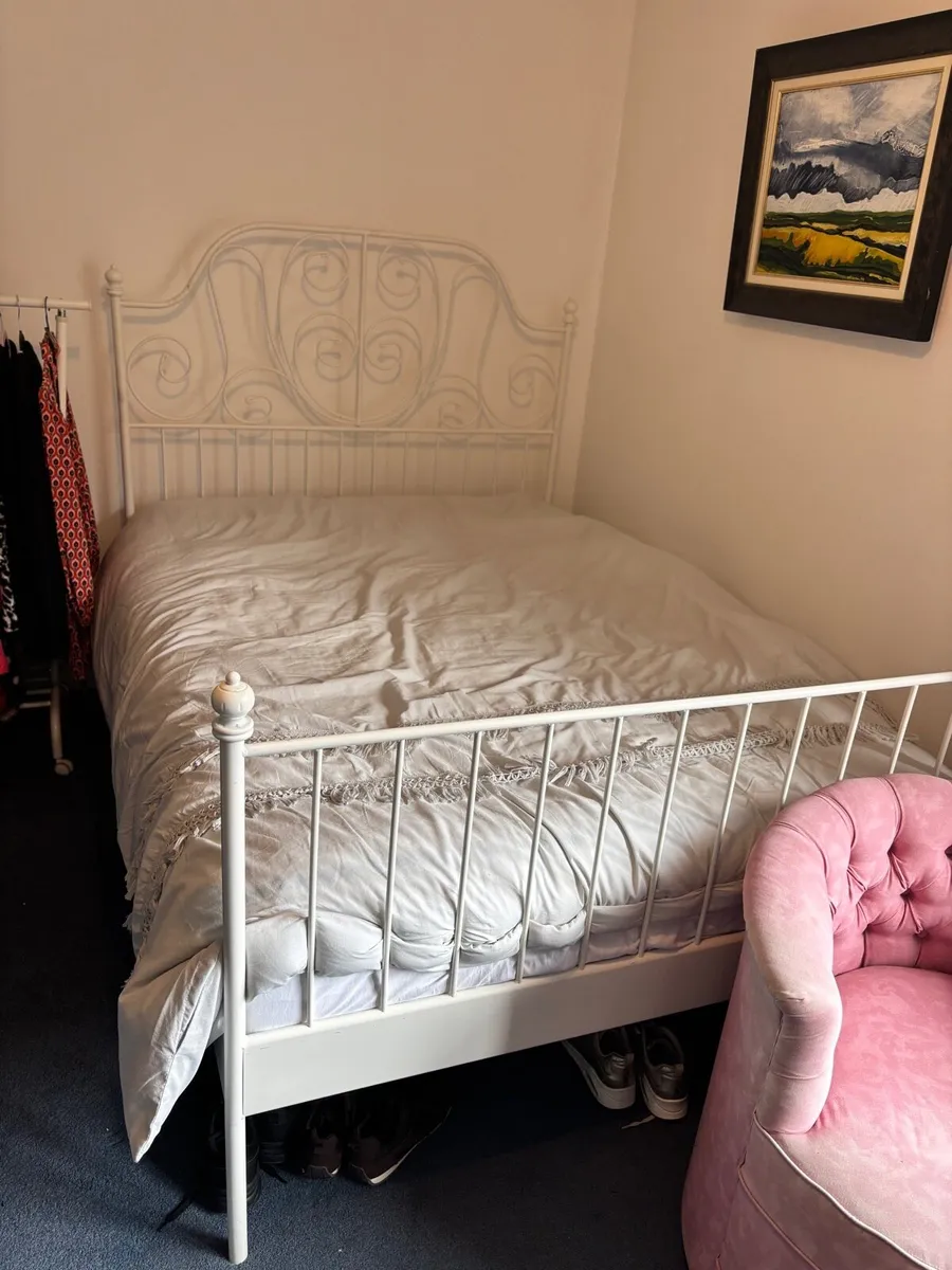 Bed with mattress - Image 3