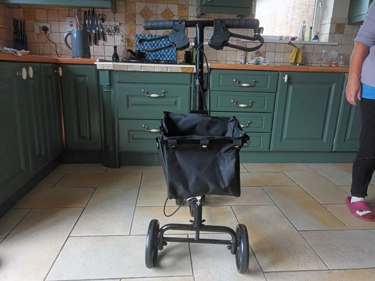 Knee scooter - Image 1