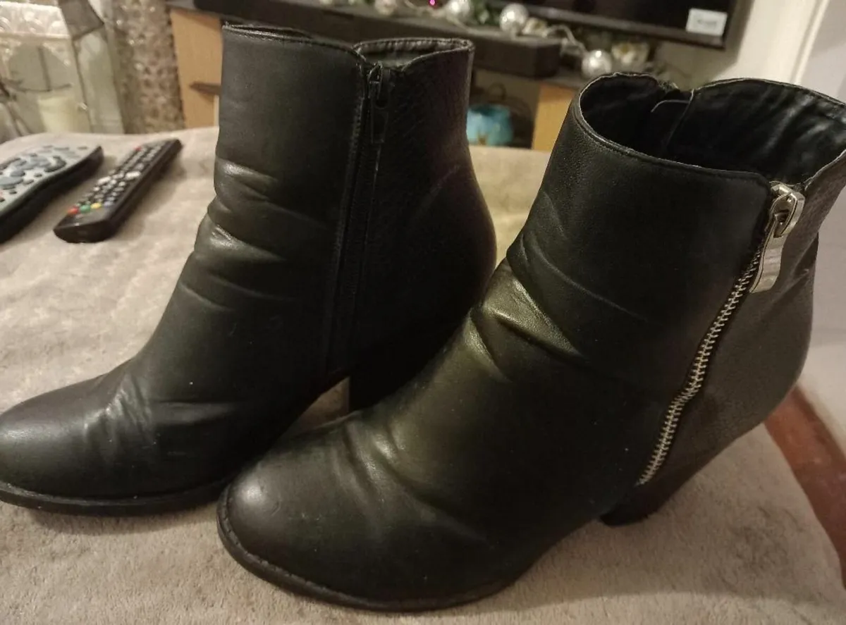 Size 6 black ankle boots - Image 2