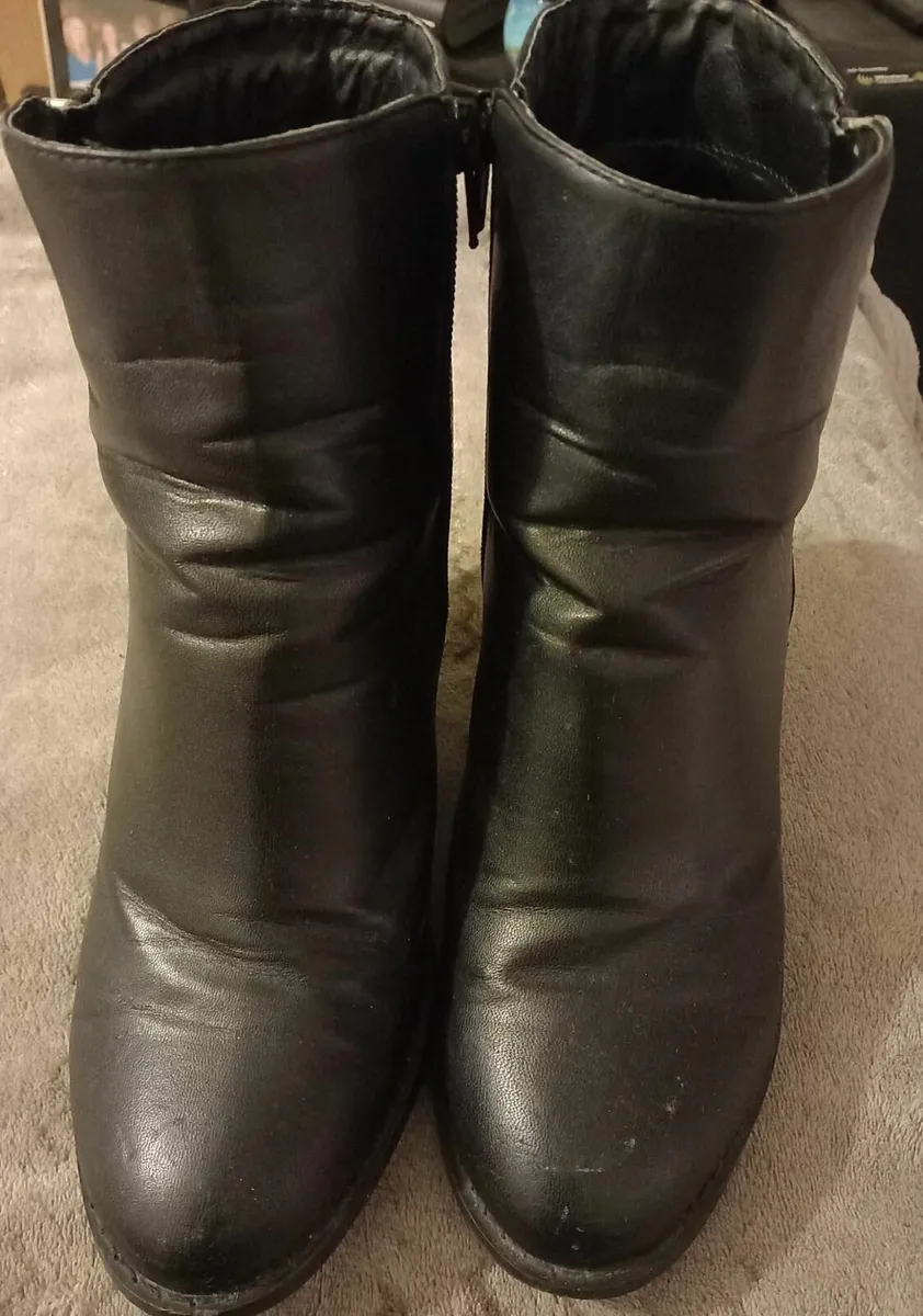 Size 6 black ankle boots - Image 3