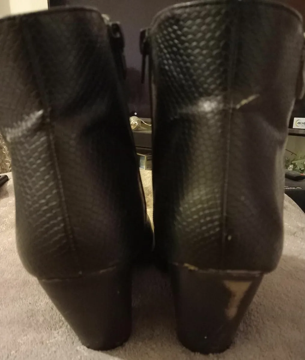 Size 6 black ankle boots - Image 4