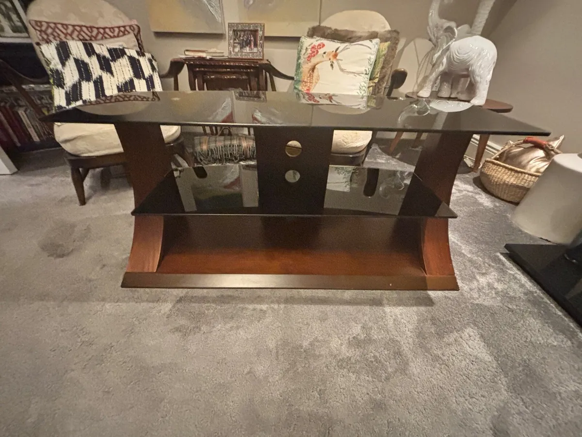 TV stand - Image 1