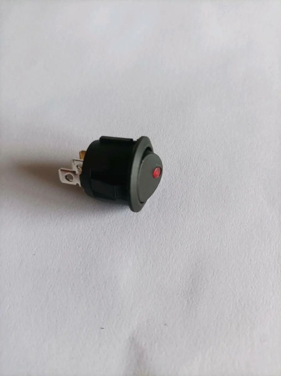 12/24 volt switch round rocker - Image 1