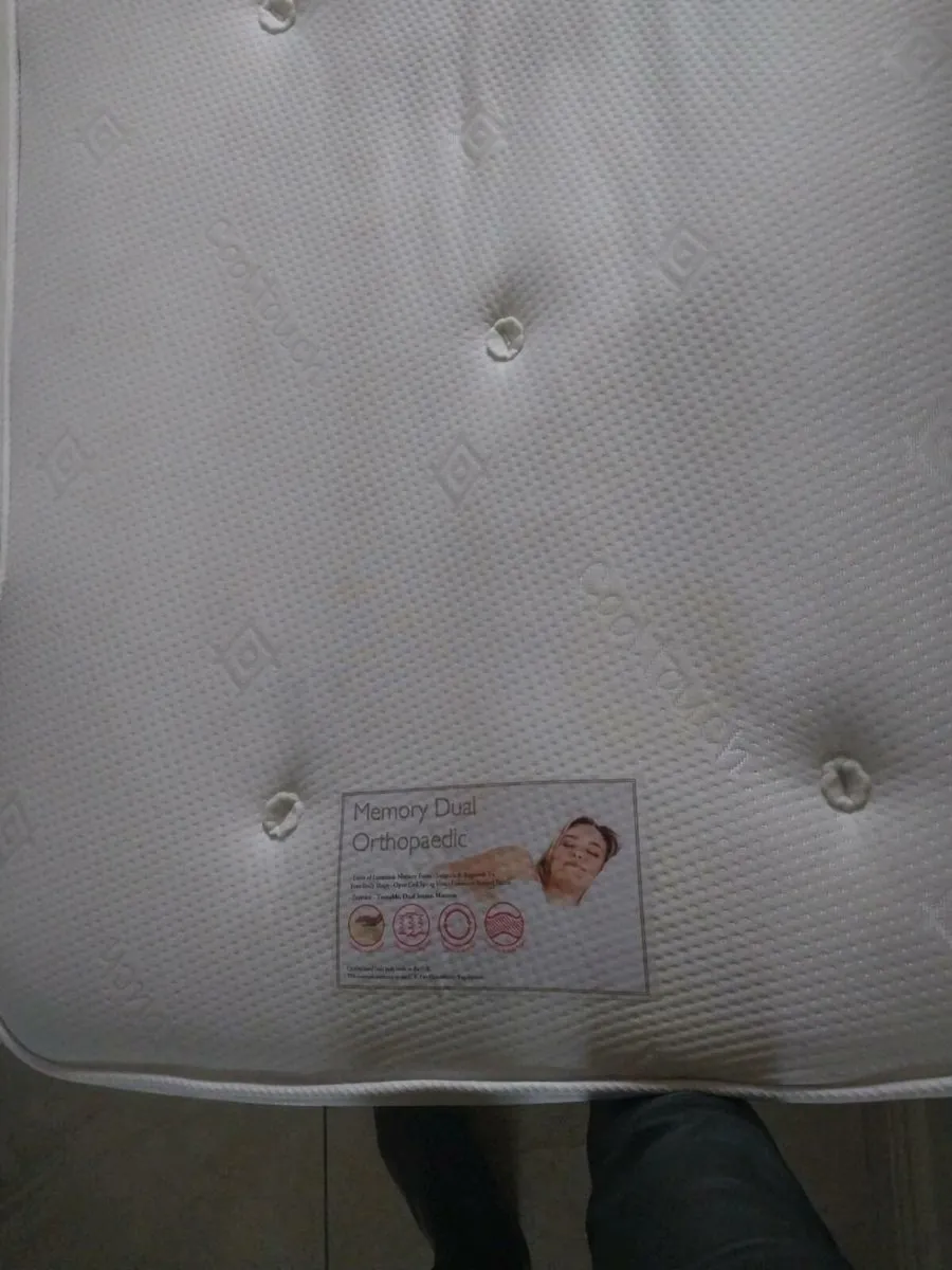 Single bed mattress and velvet base - Image 4