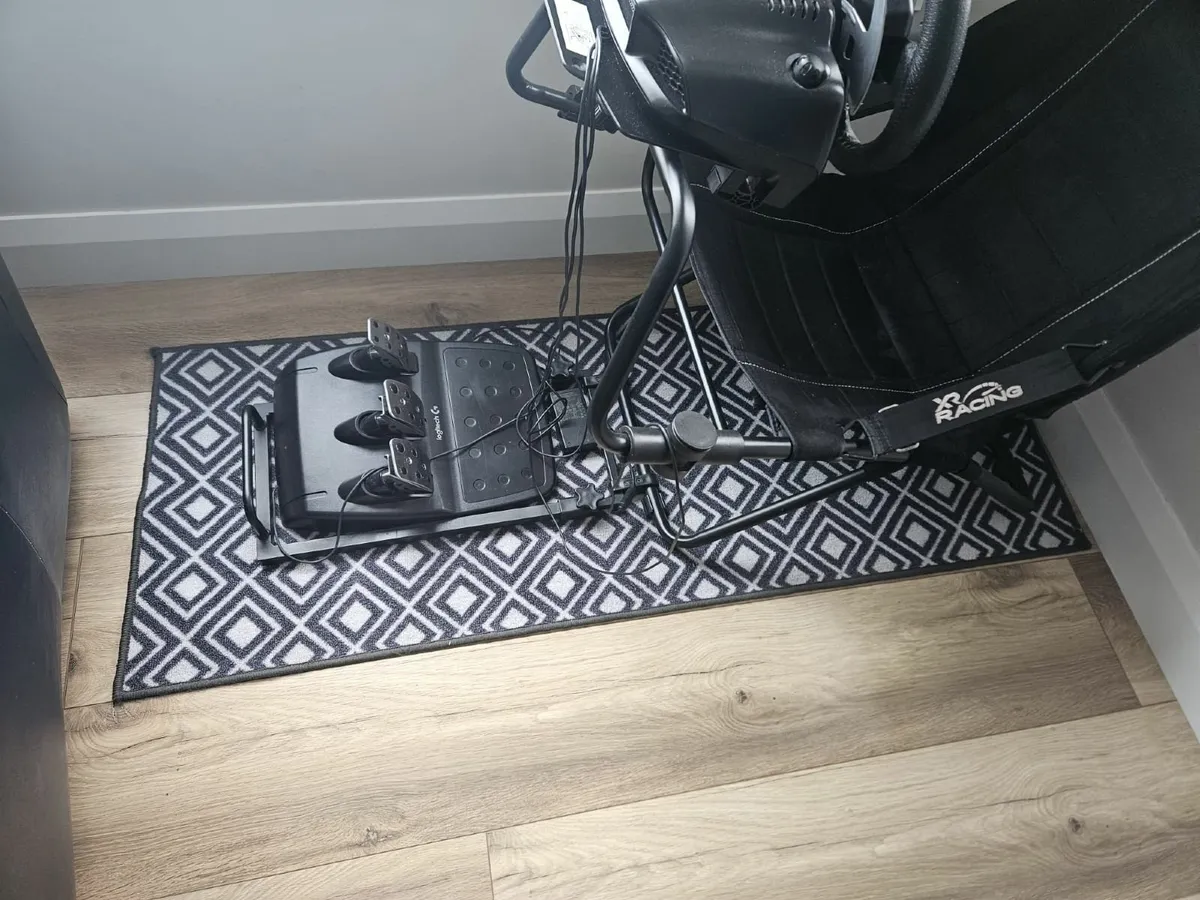 GR Racing Seat, with Logitech wheel and pedals - Image 2