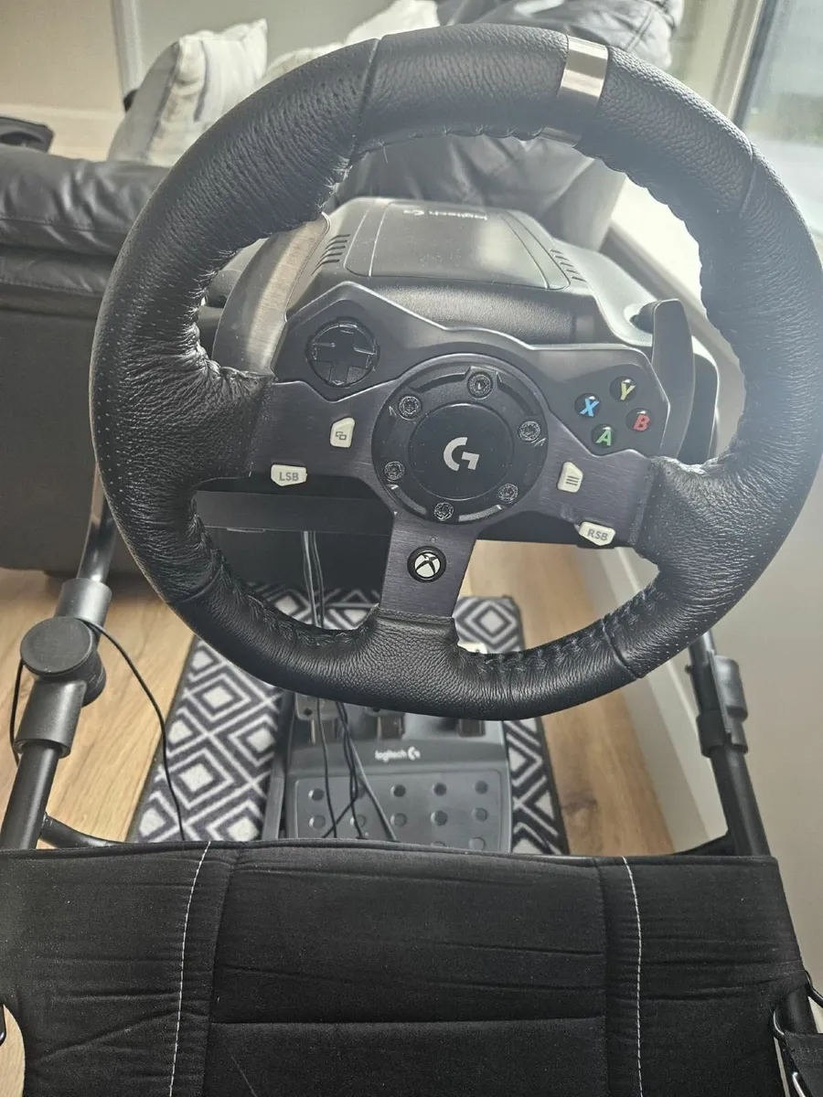GR Racing Seat, with Logitech wheel and pedals - Image 4