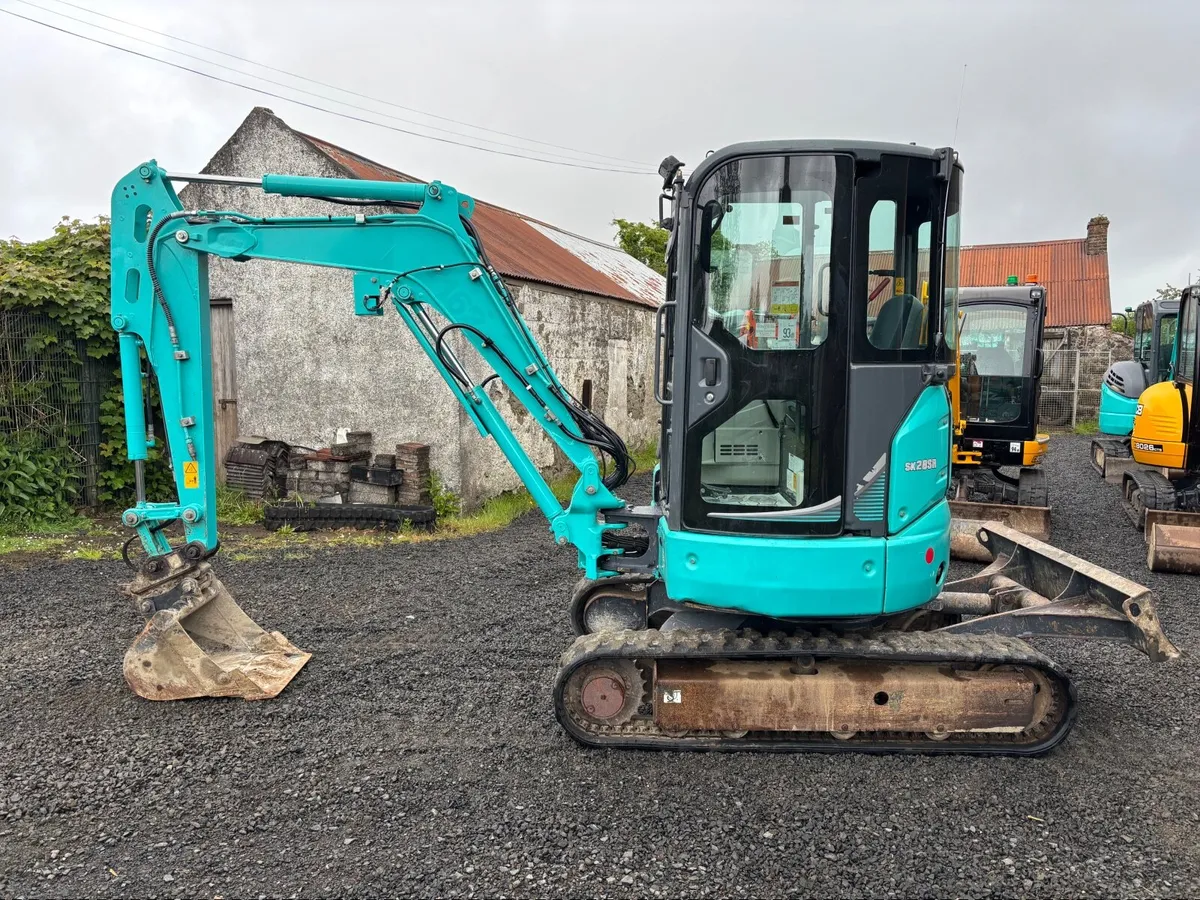 Diggers Kobelco Hitachi Kubota - Image 1