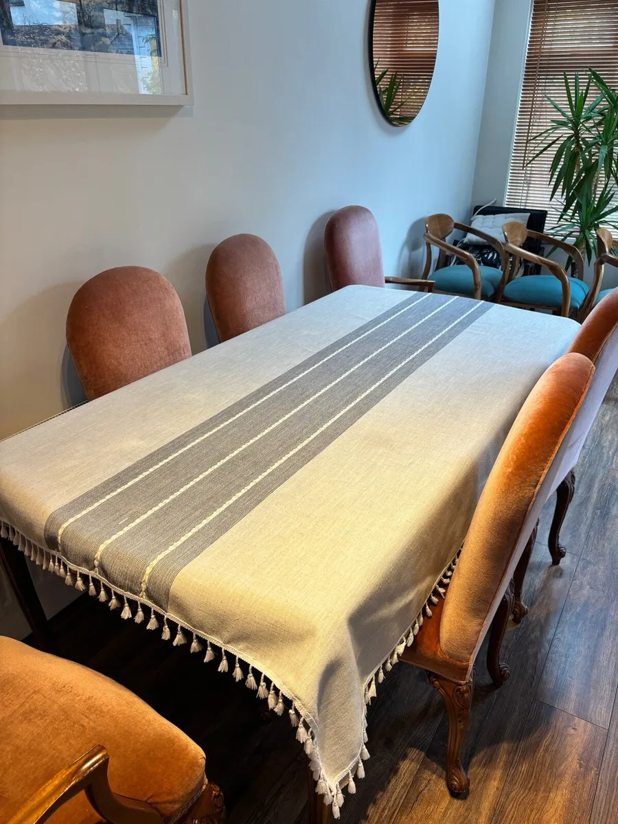 Extendable Dining room table plus 8 chairs - Image 2