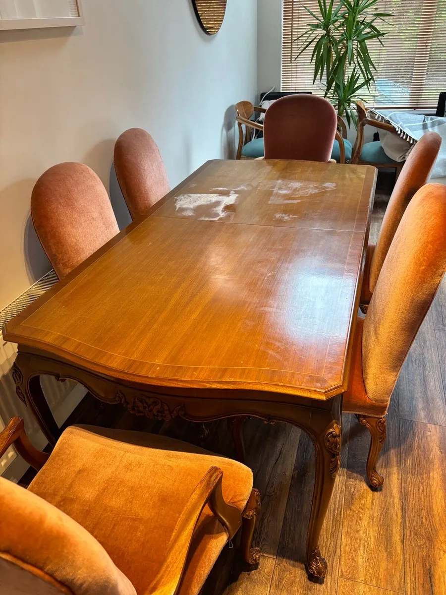 Extendable Dining room table plus 8 chairs - Image 3