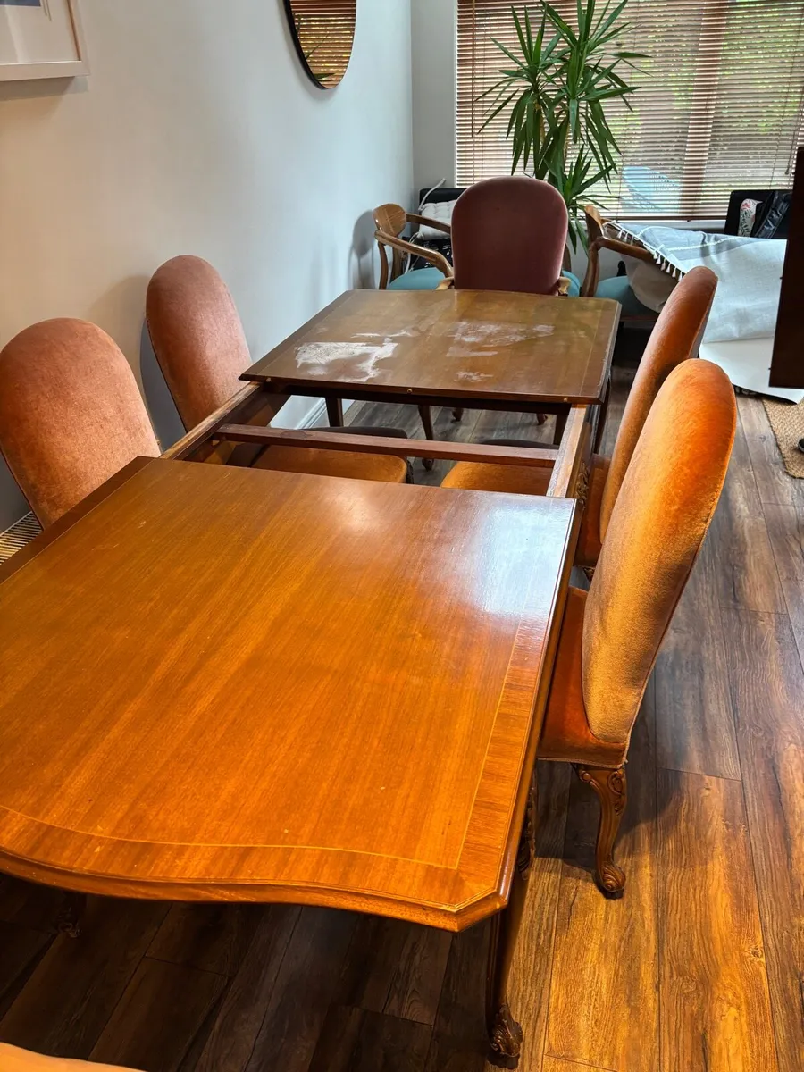 Extendable Dining room table plus 8 chairs - Image 4