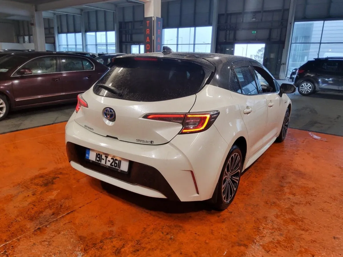 Toyota Corolla 1.8 Hybrid Luna Sport Hatchback - Image 4