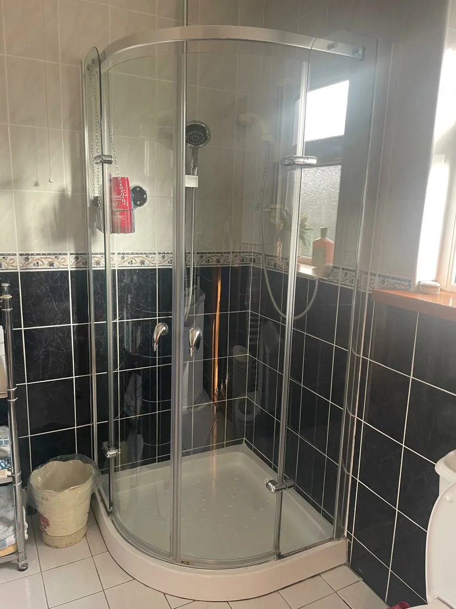 Bathroom furniture - Image 1