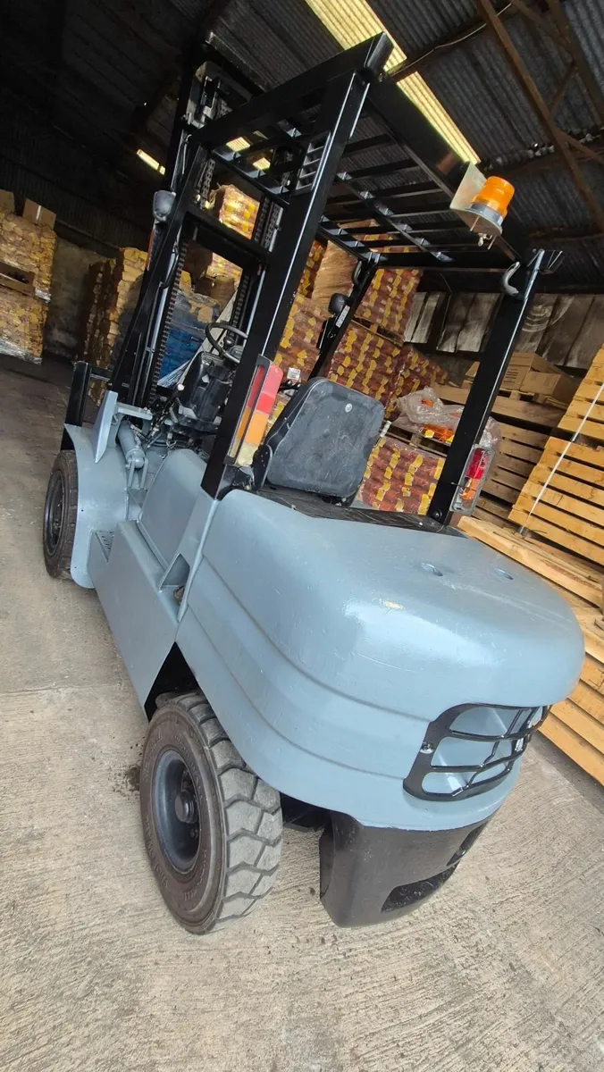 Mitsubishi forklift 3 ton fully serviced - Image 2