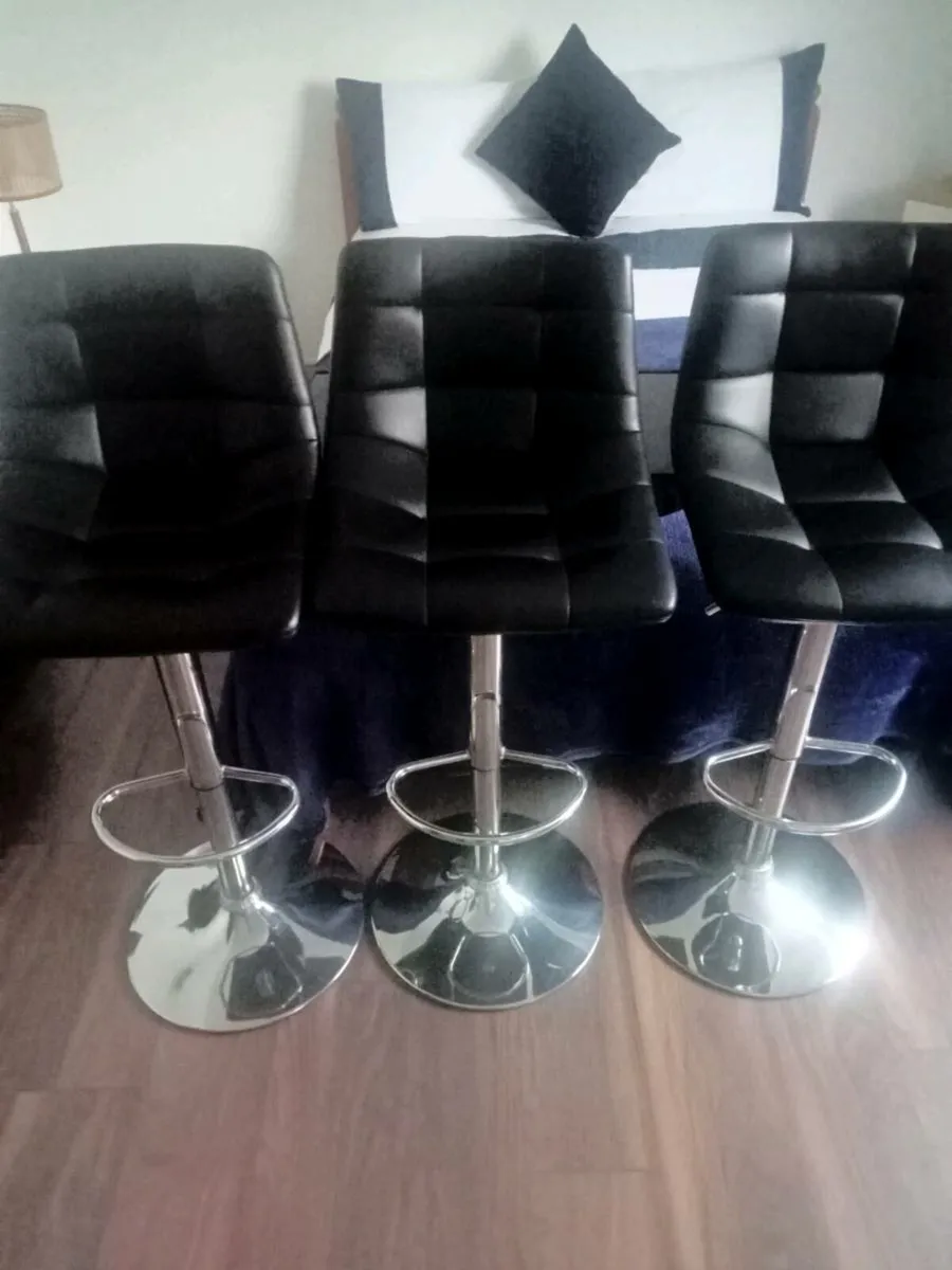 Bar stools - Image 1