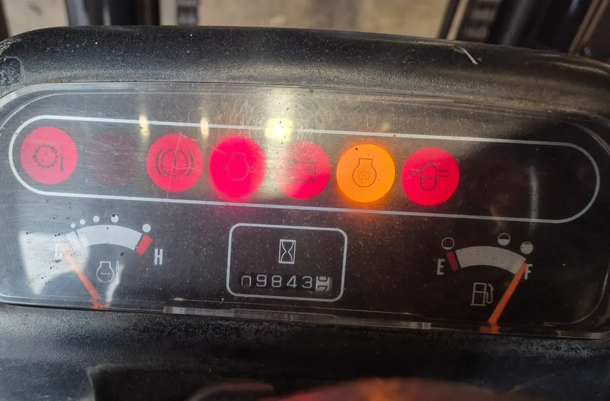 Mitsubishi forklift 3 ton fully serviced - Image 3