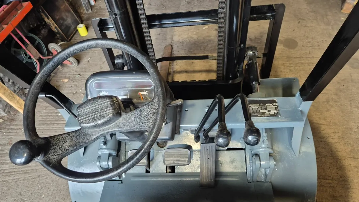 Mitsubishi forklift 3 ton fully serviced - Image 4