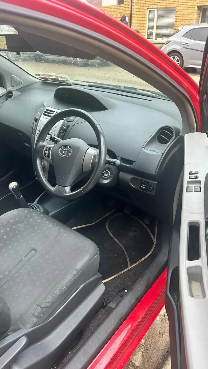 Toyota Yaris 2008 - Image 2