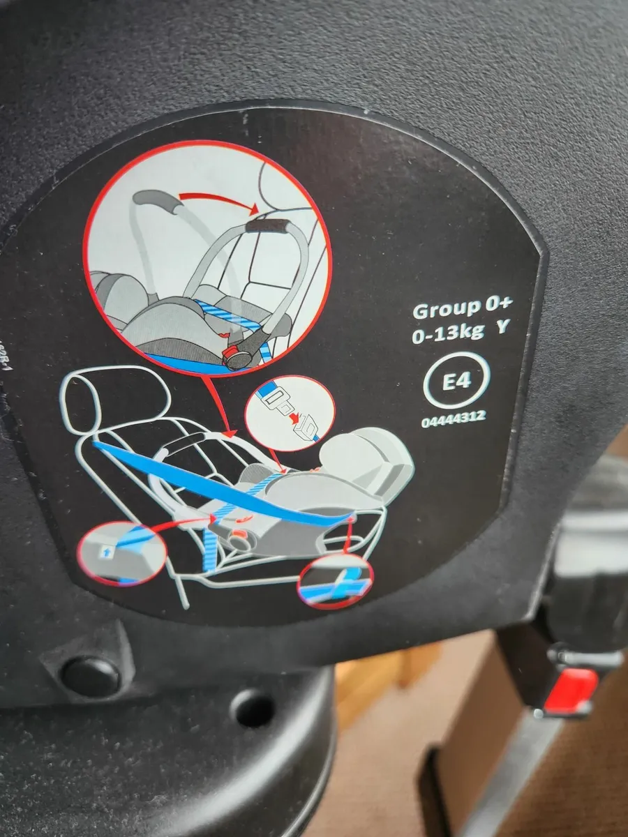 Icklebubba Infant car seat with Isofix base - Image 2