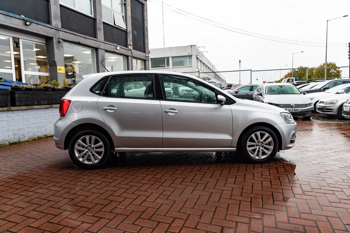 2016 Volkswagen Polo - Image 2