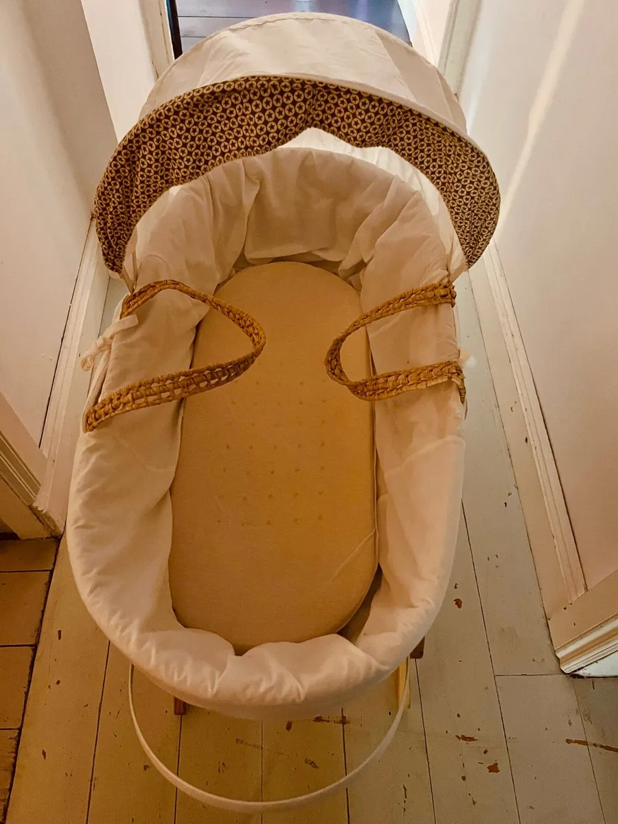 Moses basket with stand - Image 2
