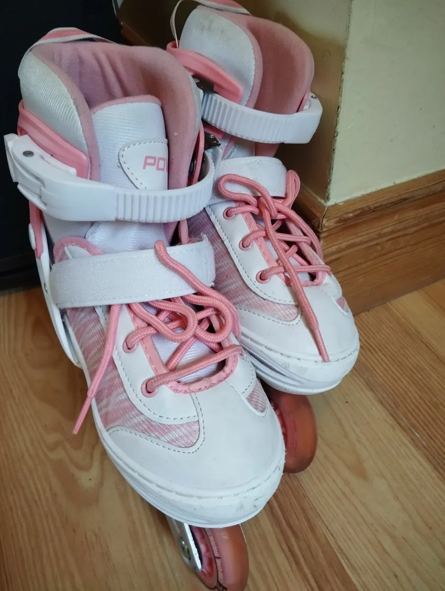 Girl adjustable rollerblades - Image 1