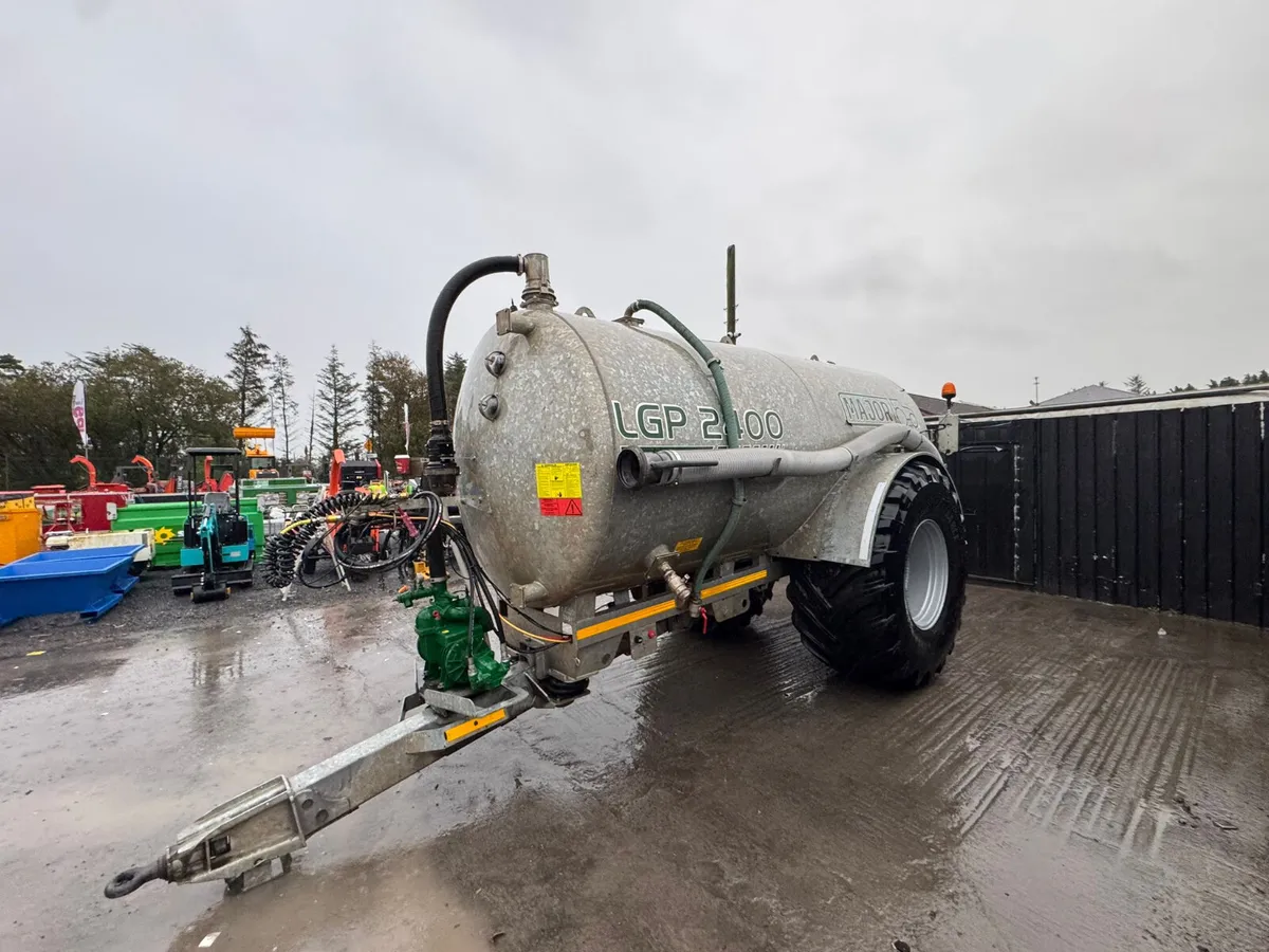 2023 Major LGP2400 Slurry Tanker - Image 4