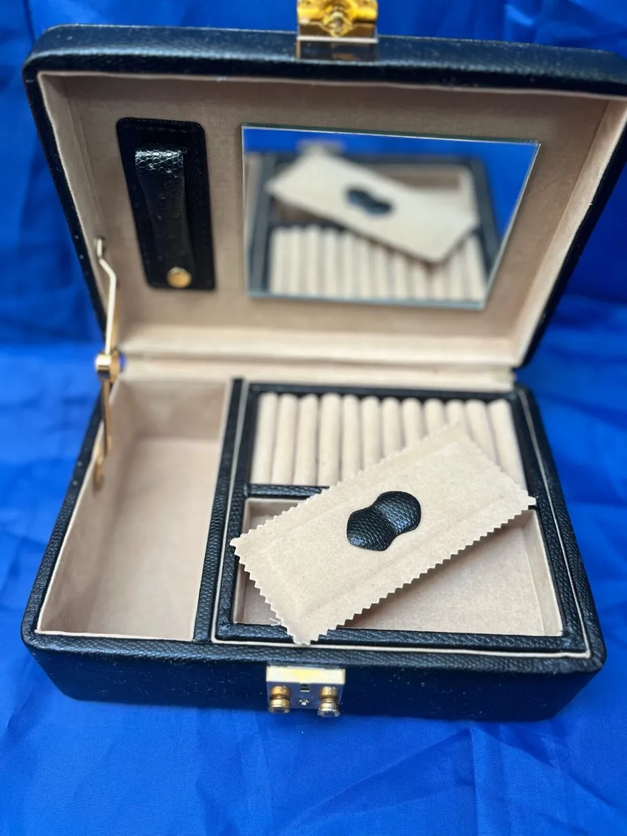 Jewellery box - Image 1