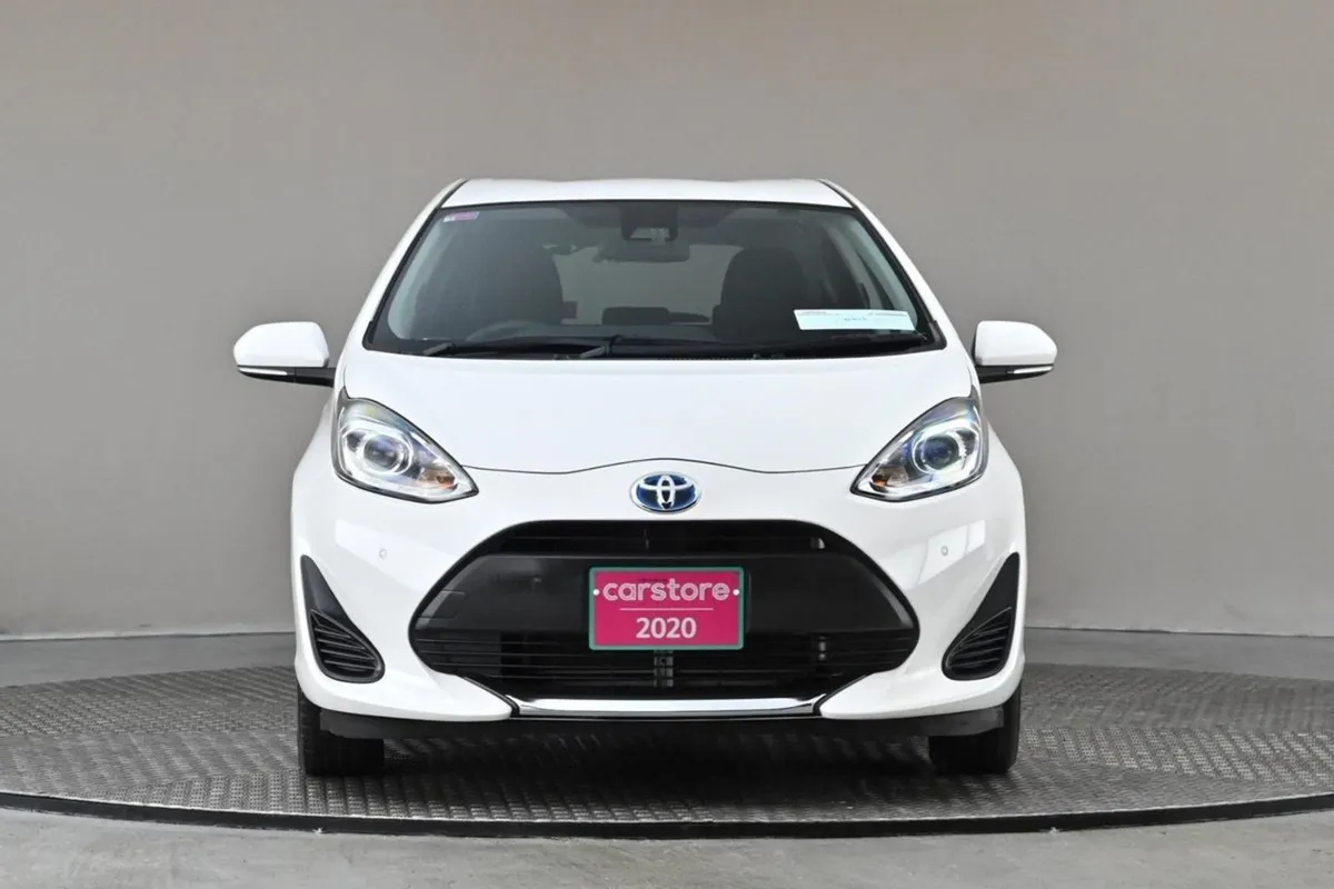 Toyota Aqua 1.5 Vvt-i Hybrid  reverse Cam park Se - Image 2