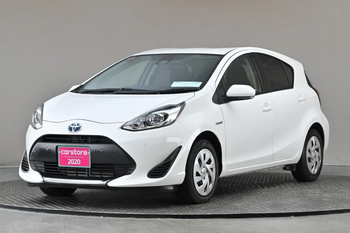 Toyota Aqua 1.5 Vvt-i Hybrid  reverse Cam park Se - Image 3