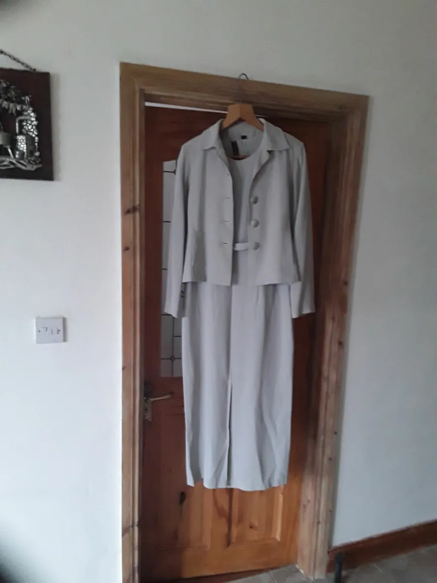 Ladies lovely grey suit jacket and dress size 12 - Image 1