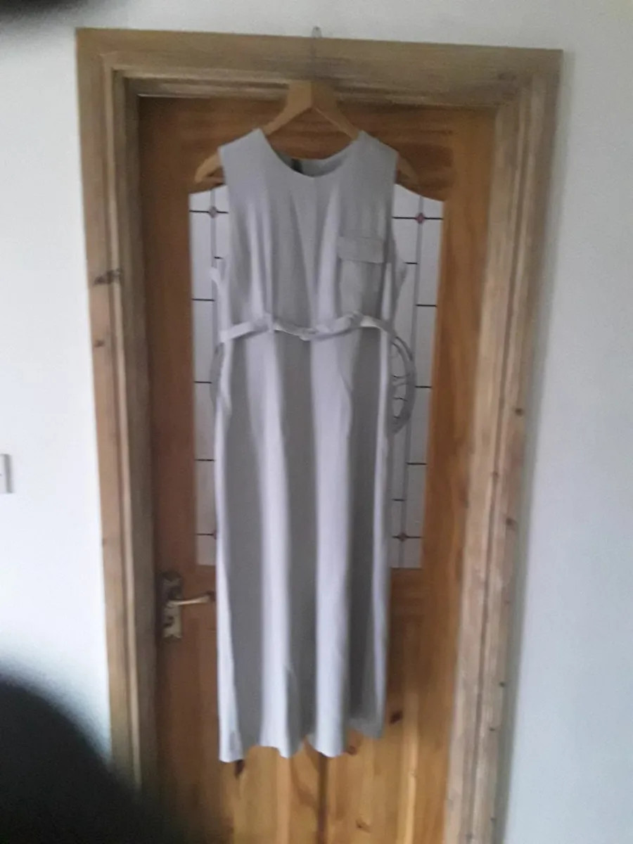 Ladies lovely grey suit jacket and dress size 12 - Image 4