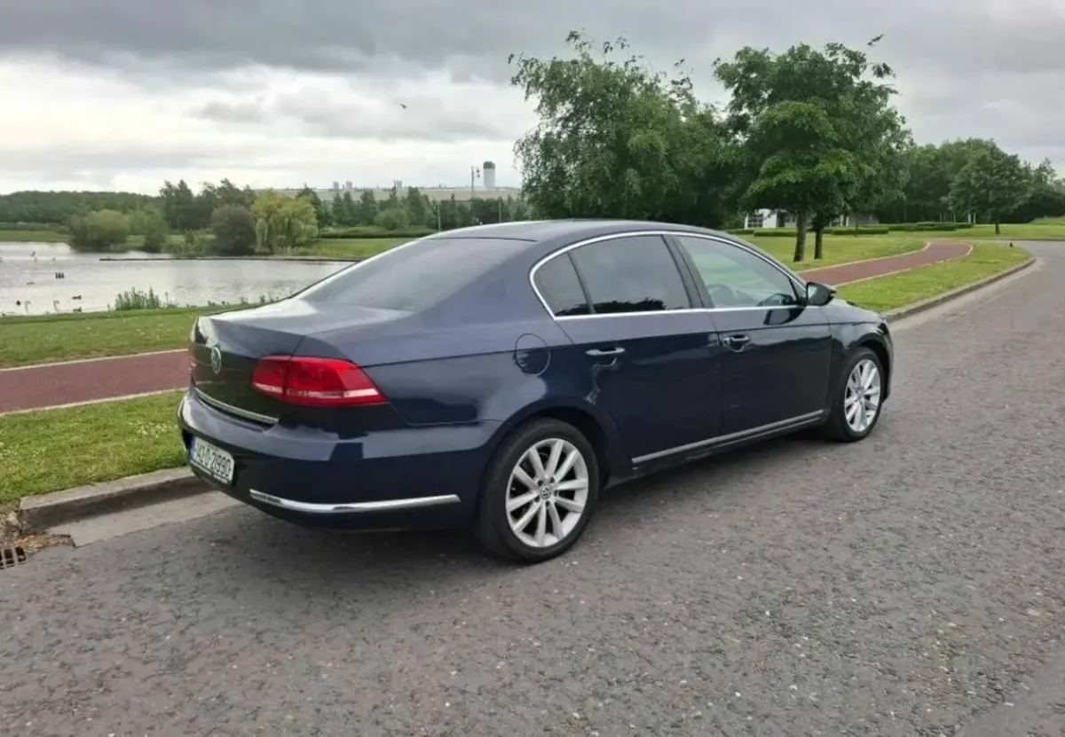 Volkswagen Passat 2014 - Image 2