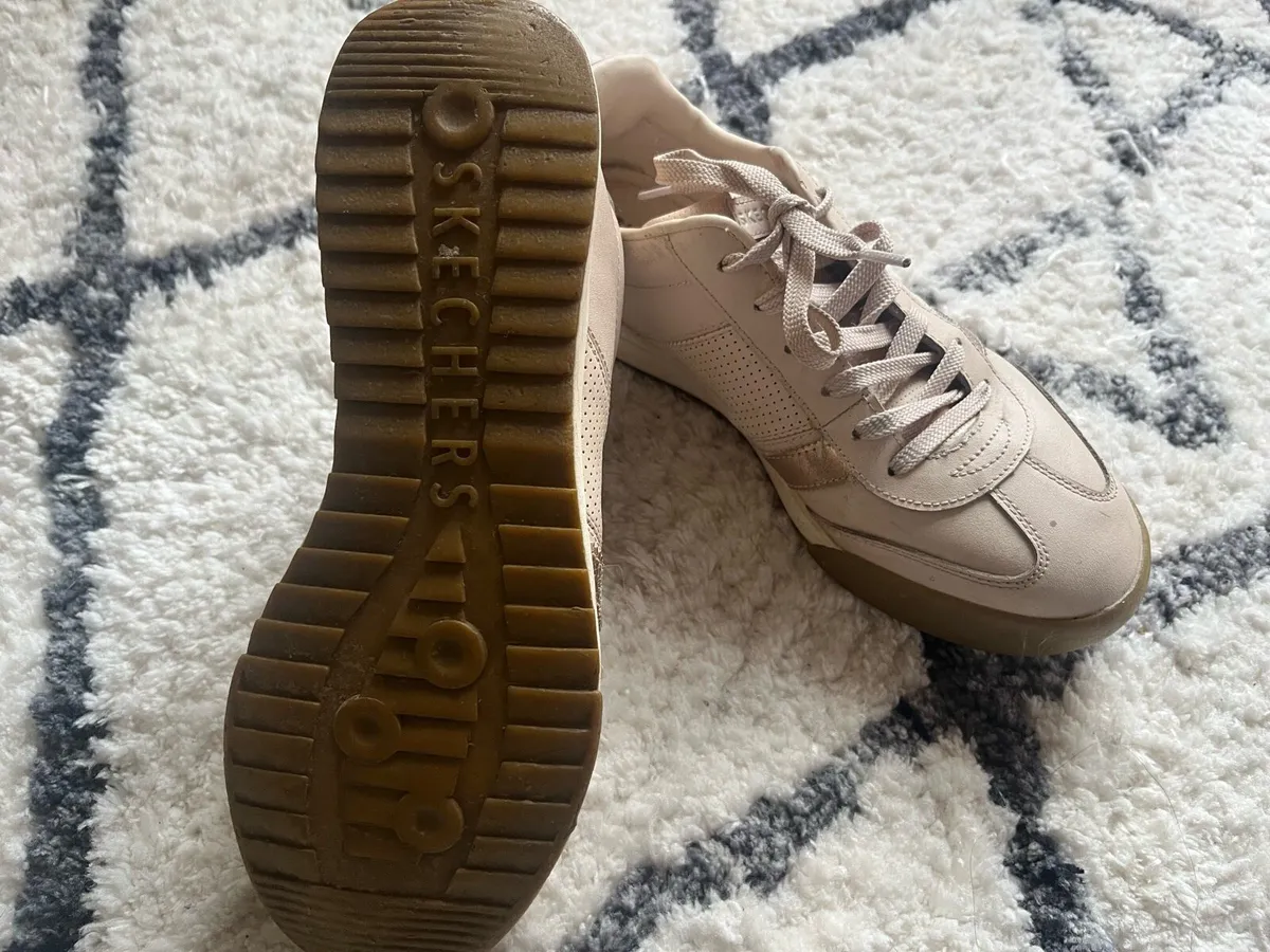 Sketchers runners size 6 - Image 2