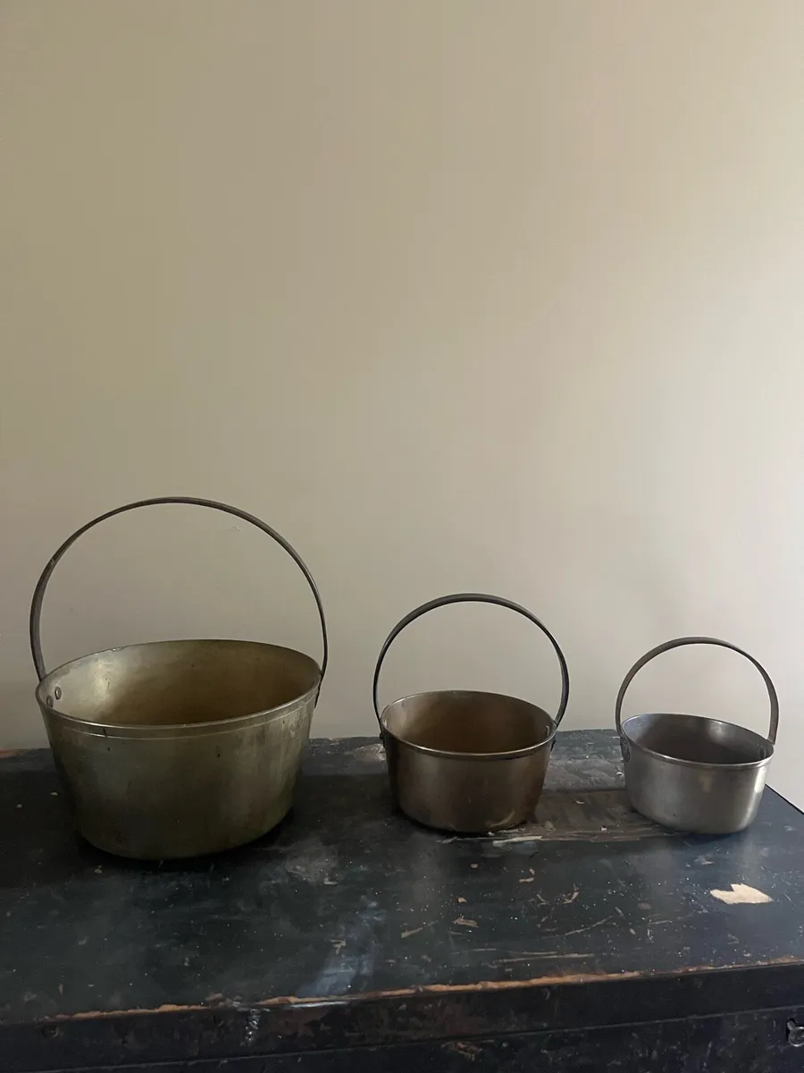 Antique Brass Set of Graduating Preserving Pans - Image 3
