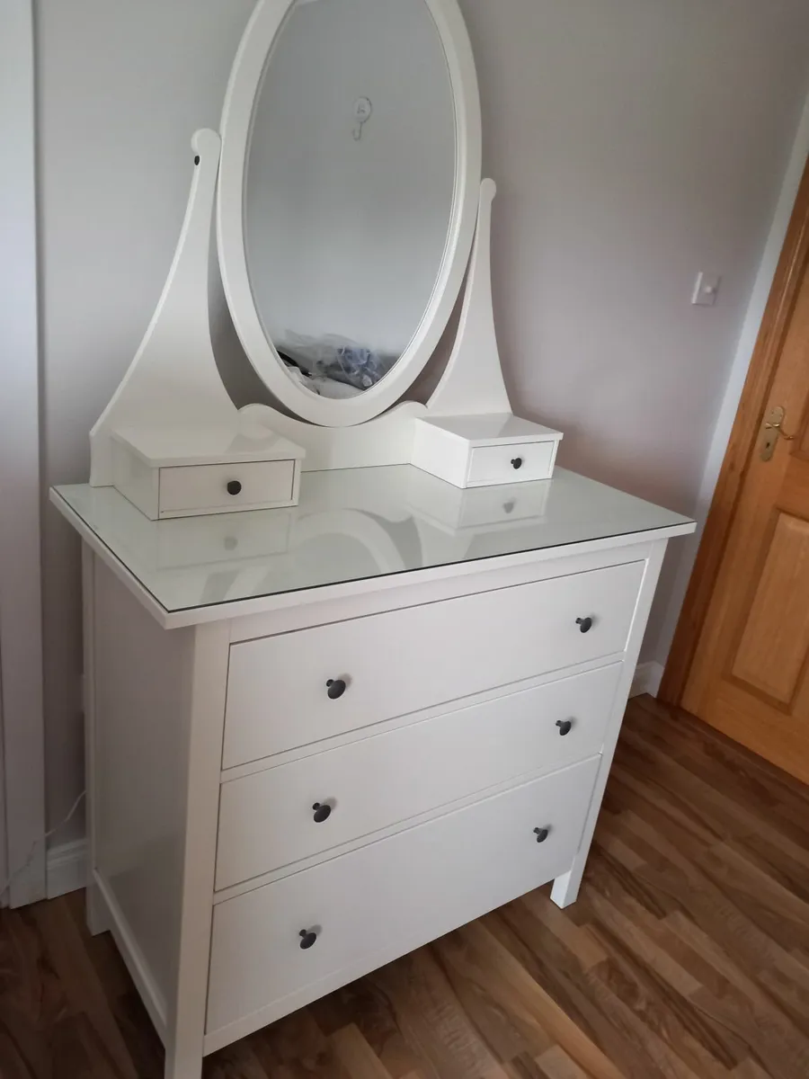 Dressing table with mirror