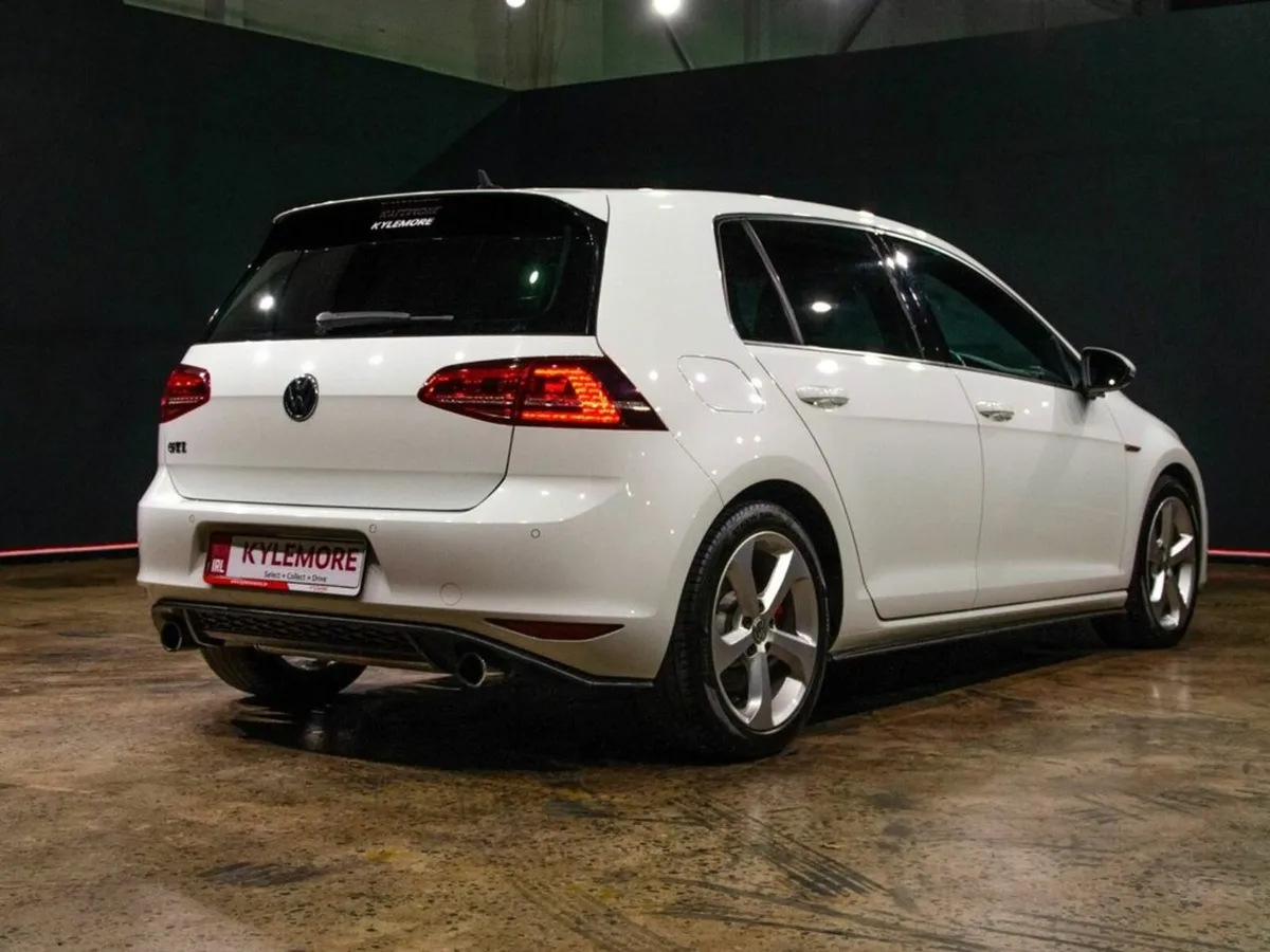 Volkswagen Golf GTI 2.0L DSG AUTOMATIC - REVERSE C - Image 3
