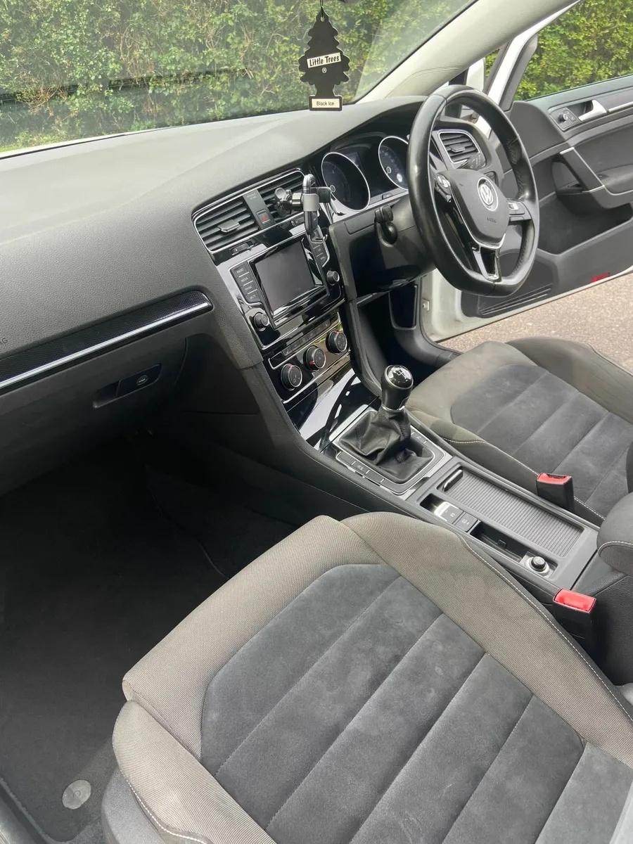 Volkswagen Golf Highline 1.6 TDI Manual - Image 4