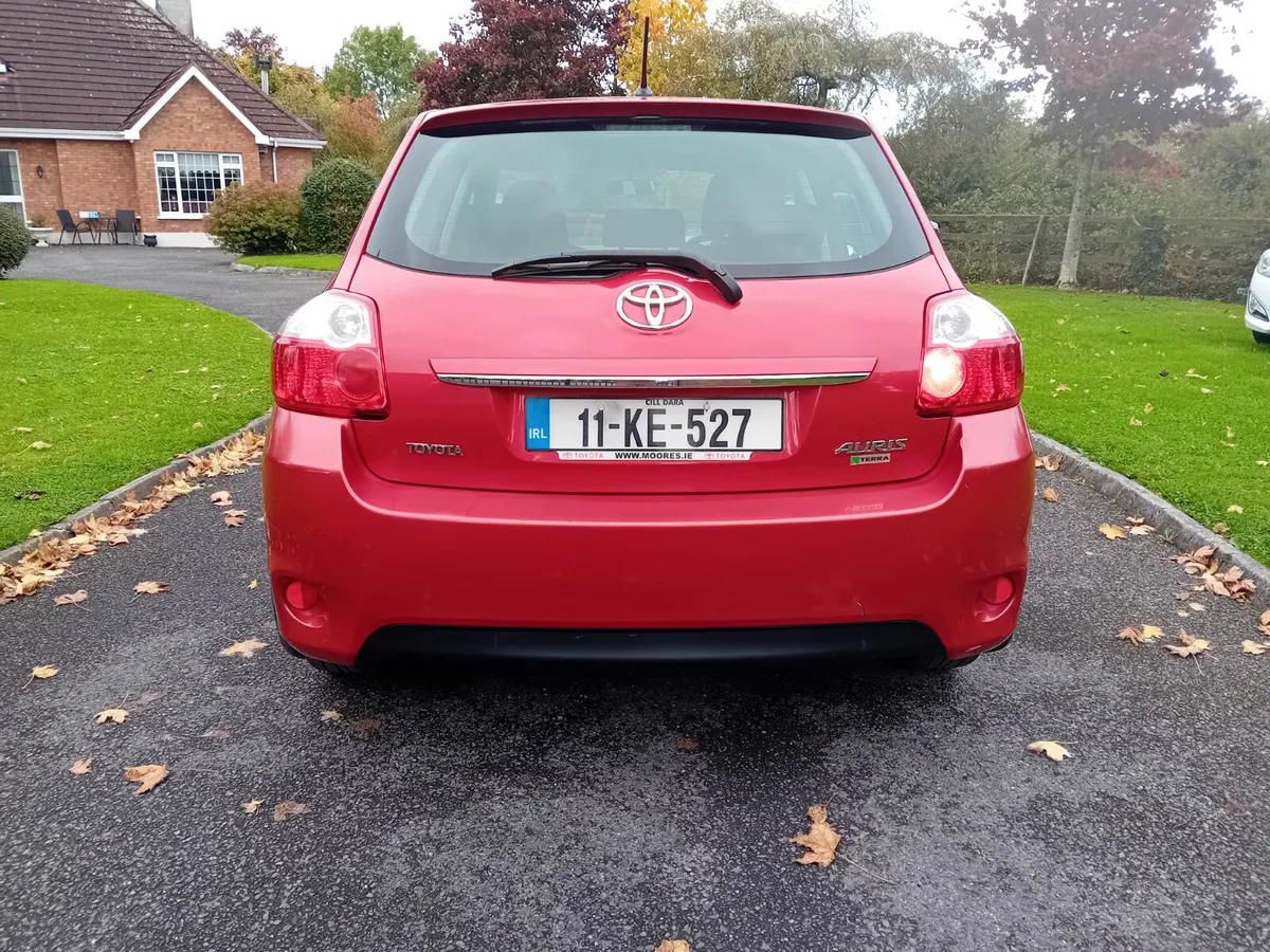 11 TOYOTA AURIS  1.4 D4D TERRA 5 DOOR - Image 4
