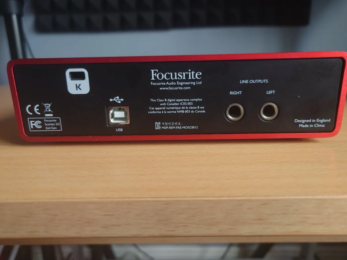 Focusrite Scarlett 2i2 Recording Bundle - Image 4