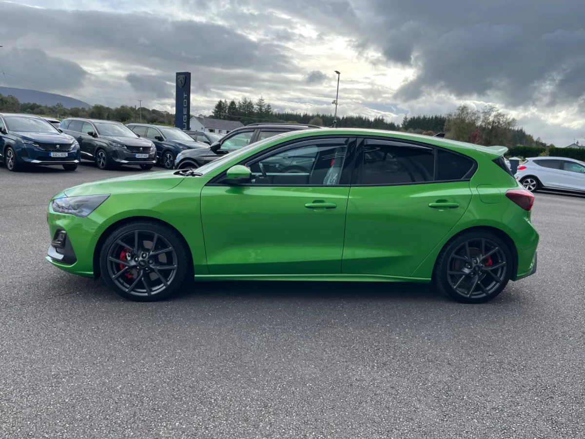 Ford Focus 2023 - Image 3