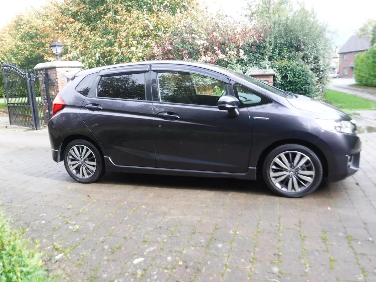 HONDA FIT 1.5 AUTO HYBRID S-SPEC ANDROID+CARPLAY - Image 2
