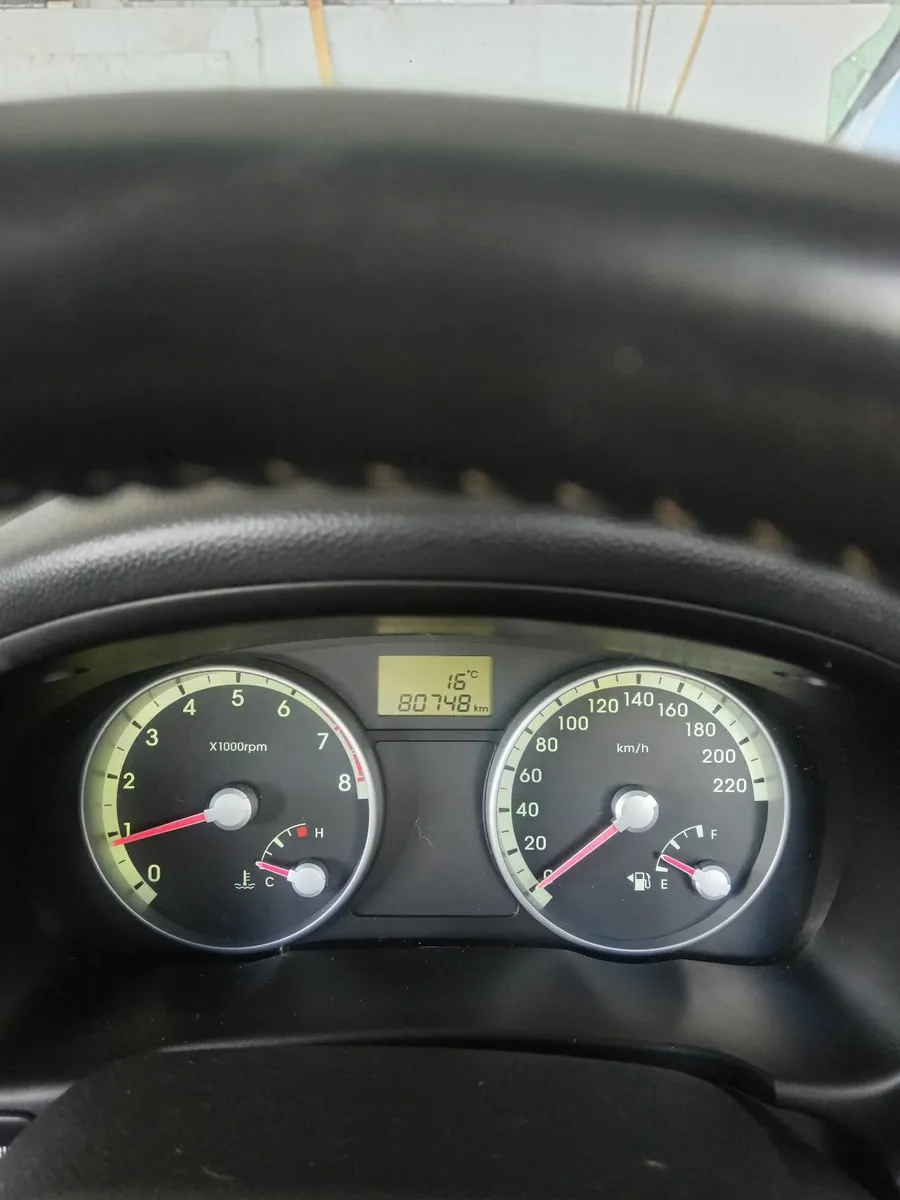 Hyundai Accent 2009 - Image 4