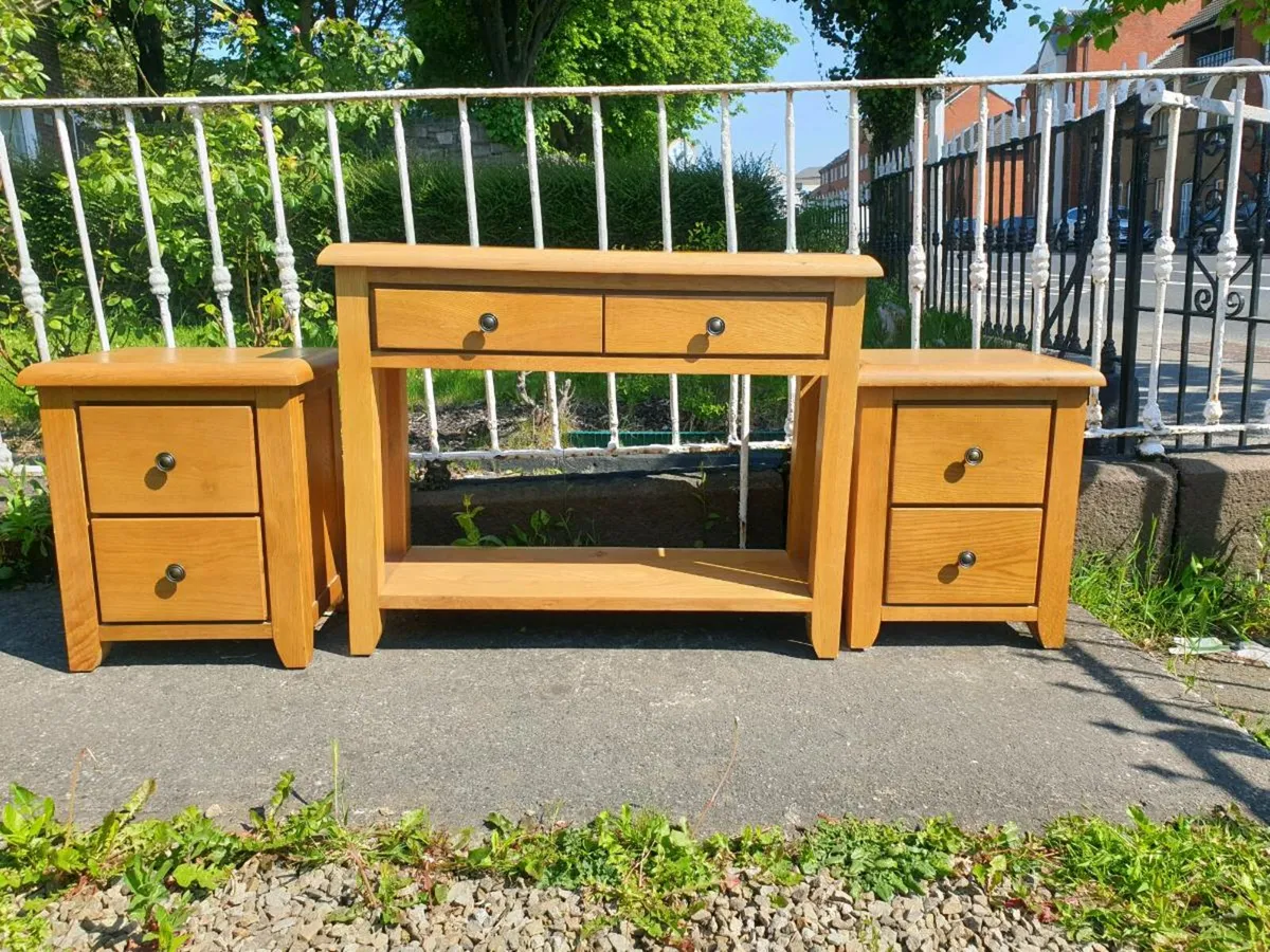Oak console table - Image 1