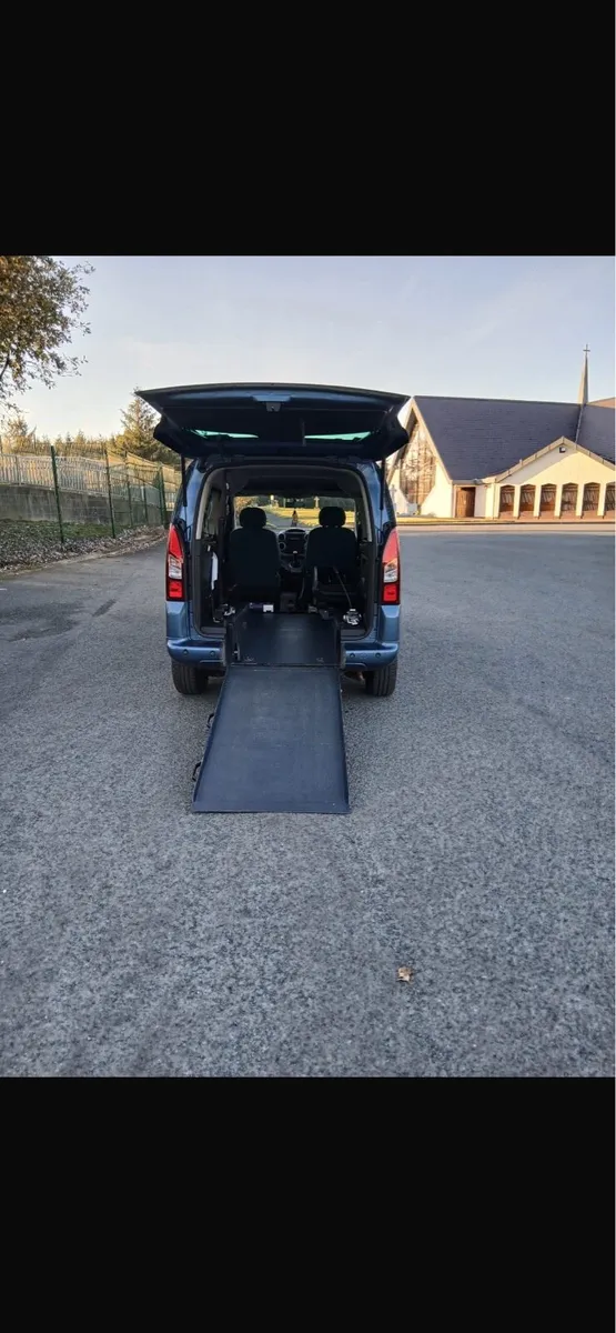 Wheelchair accessible vehicle - Image 4